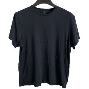 J. Crew washed 100% cotton men’s Size 2XL t-shirt. Color is navy‎ blue.